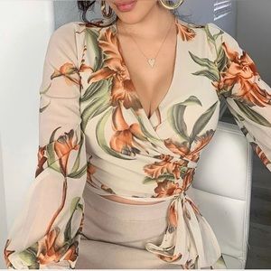 Fashion Nova Floral Blouse Crop XS NWT
